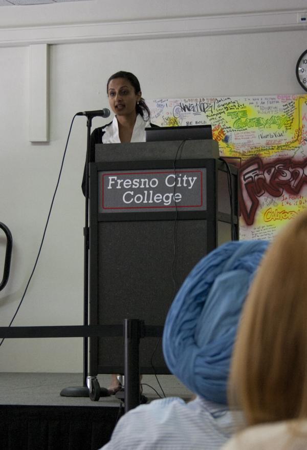Simran kaur, an advocacy manager for the Sikh Coalition, educates Fresno City College students on April 15, 2013. (Photo/Felisha Sanchez)
