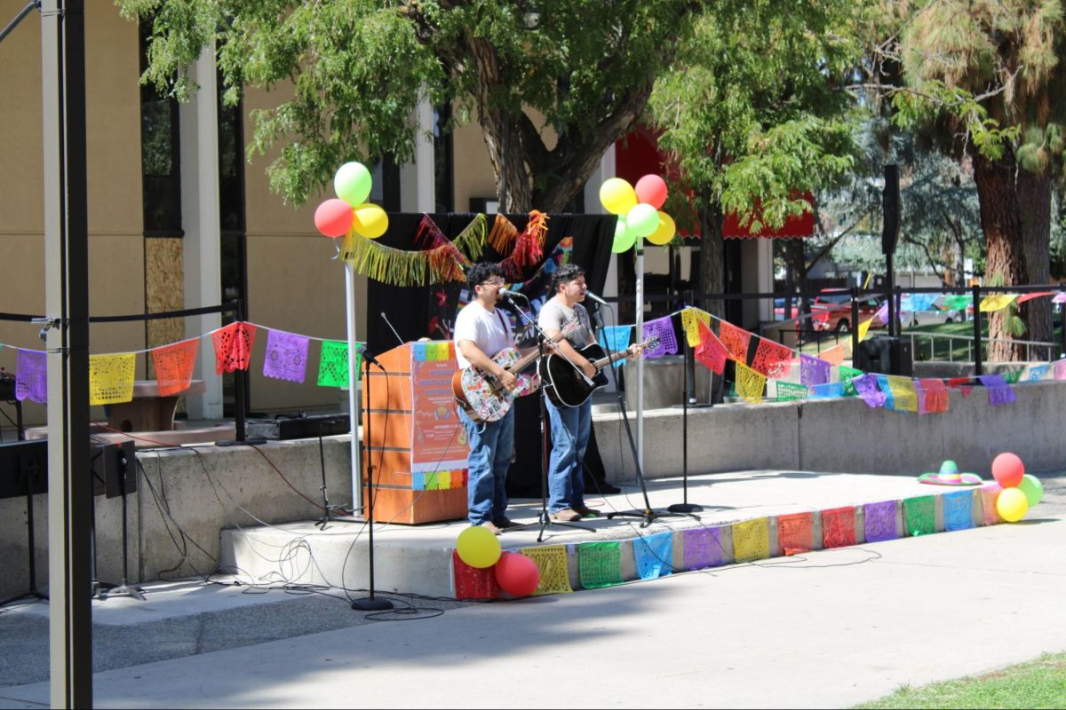 Los músicos presentaron música cultural en la celebración del Mes de la Herencia Hispana del Fresno City College el martes 17 de septiembre, 2024.
